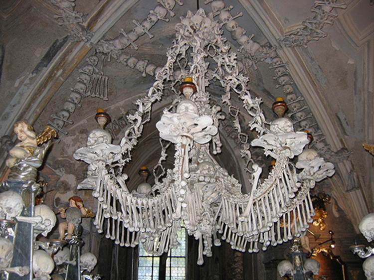 skull chandoliere