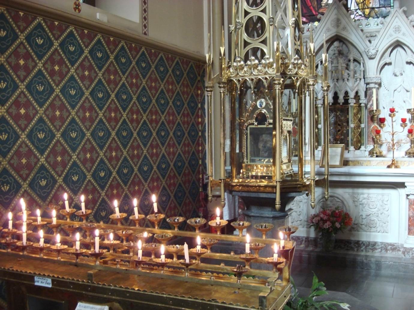 offering candels to head\