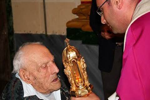 kissing st malta